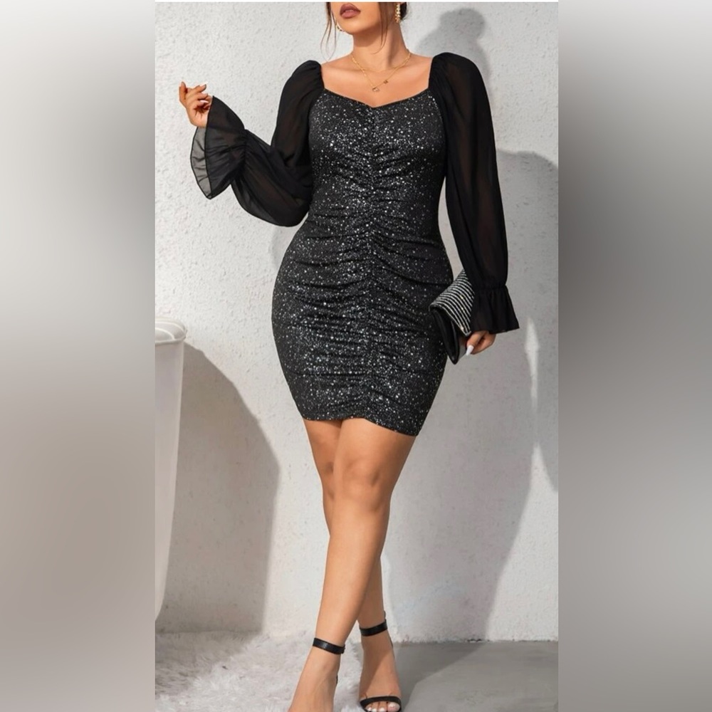 NWOT Flounce Sleeve Ruched Bodycon Dress